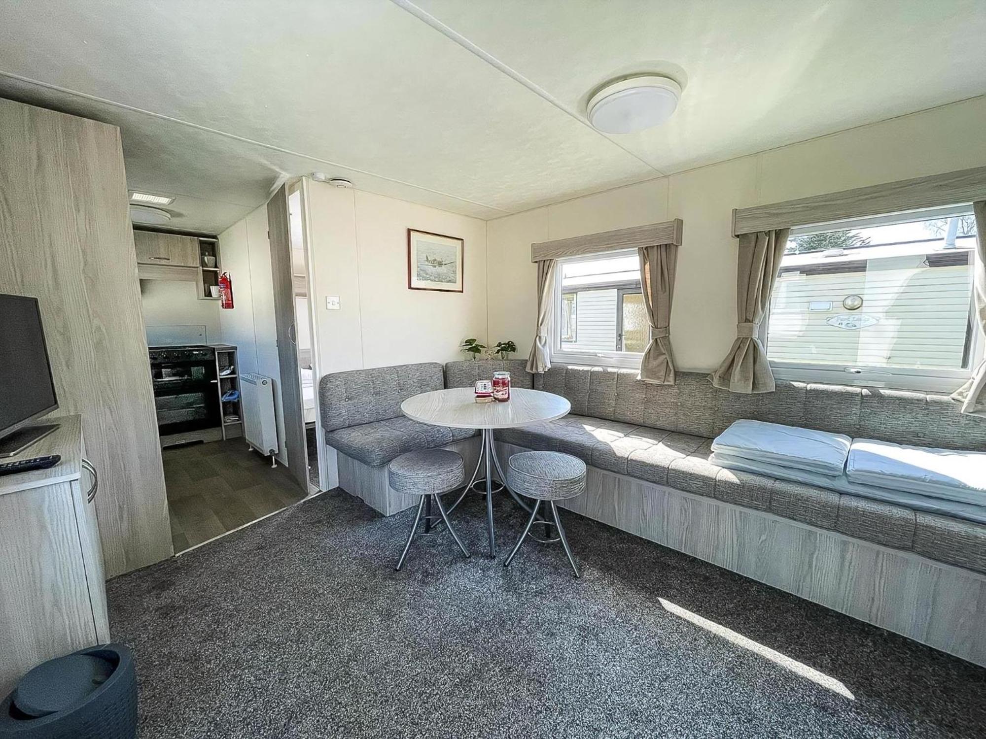 Gorgeous Caravan With Decking In Breydon Water Holiday Park, Ref 10081B Belton with Browston Exterior foto