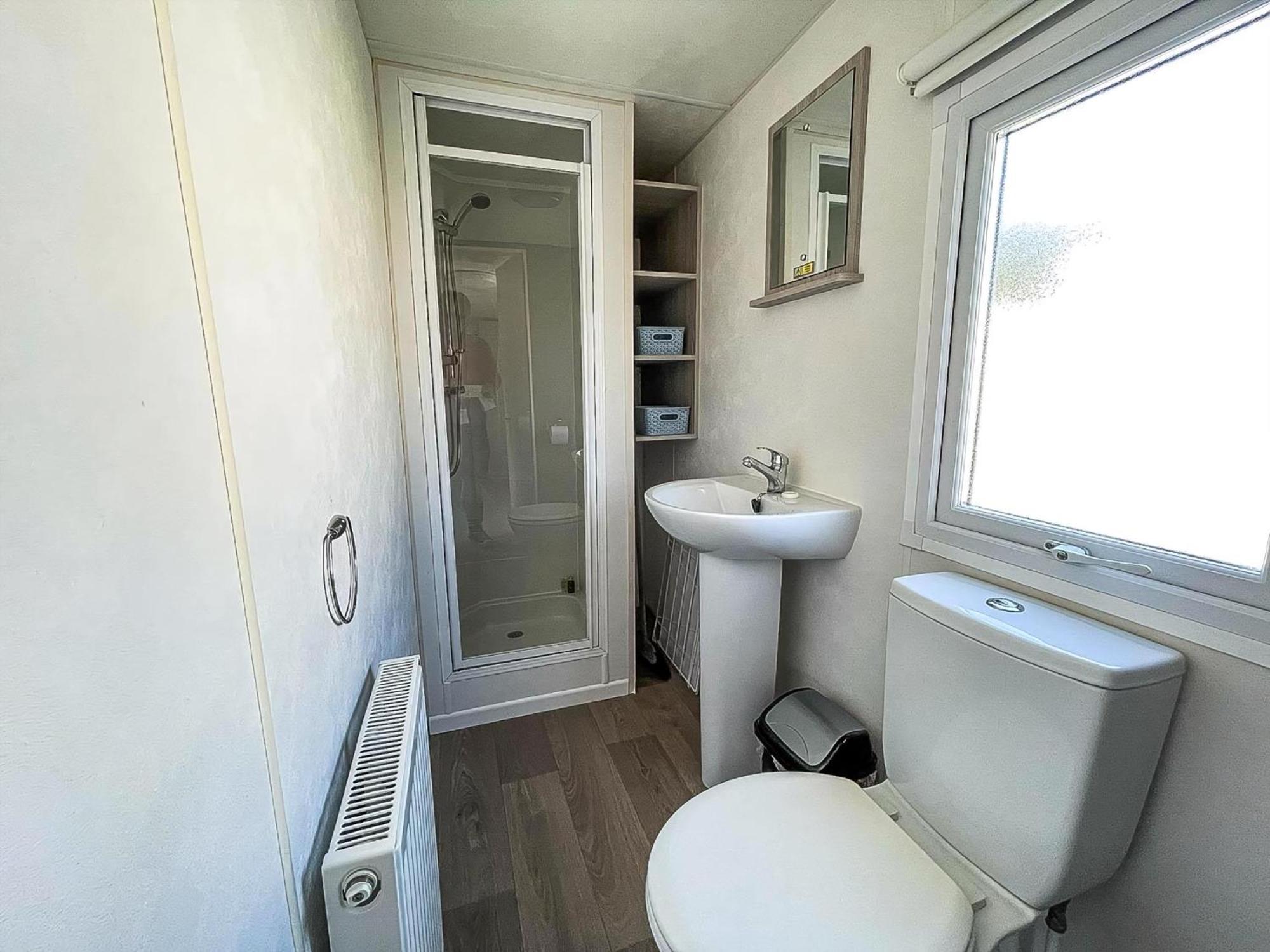 Gorgeous Caravan With Decking In Breydon Water Holiday Park, Ref 10081B Belton with Browston Exterior foto